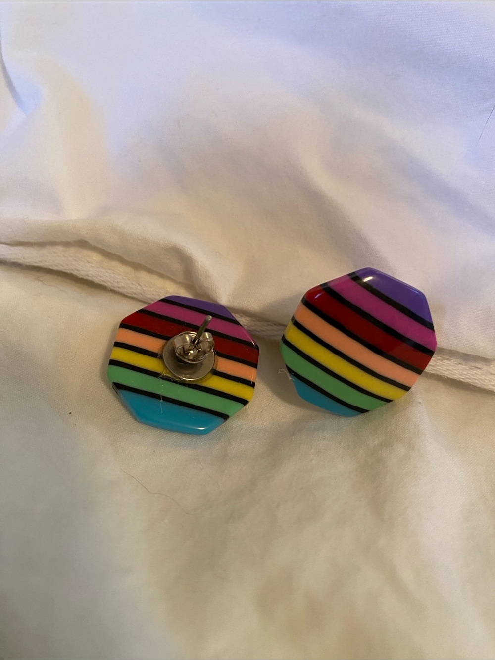 Vintage 80s rainbow pride earrings 🌈